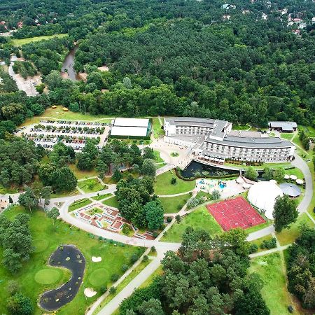 Holiday Inn Resort Warsaw Jozefow By Ihg מראה חיצוני תמונה