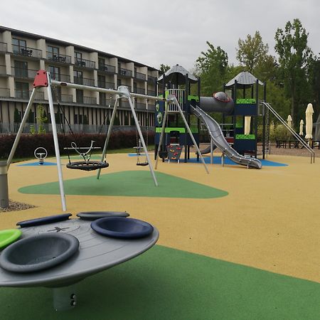 Holiday Inn Resort Warsaw Jozefow By Ihg מראה חיצוני תמונה