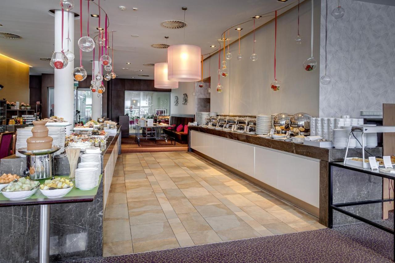 Holiday Inn Resort Warsaw Jozefow By Ihg מראה חיצוני תמונה