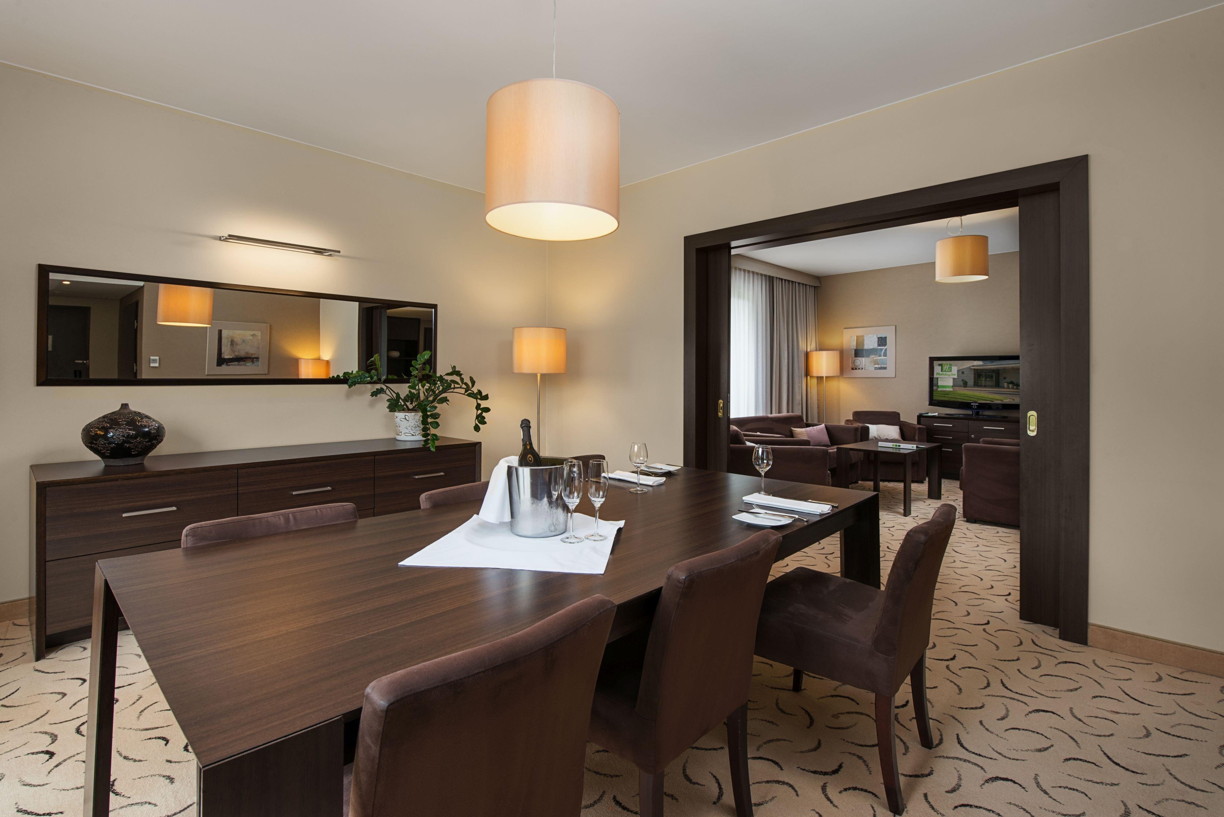 Holiday Inn Resort Warsaw Jozefow By Ihg מראה חיצוני תמונה