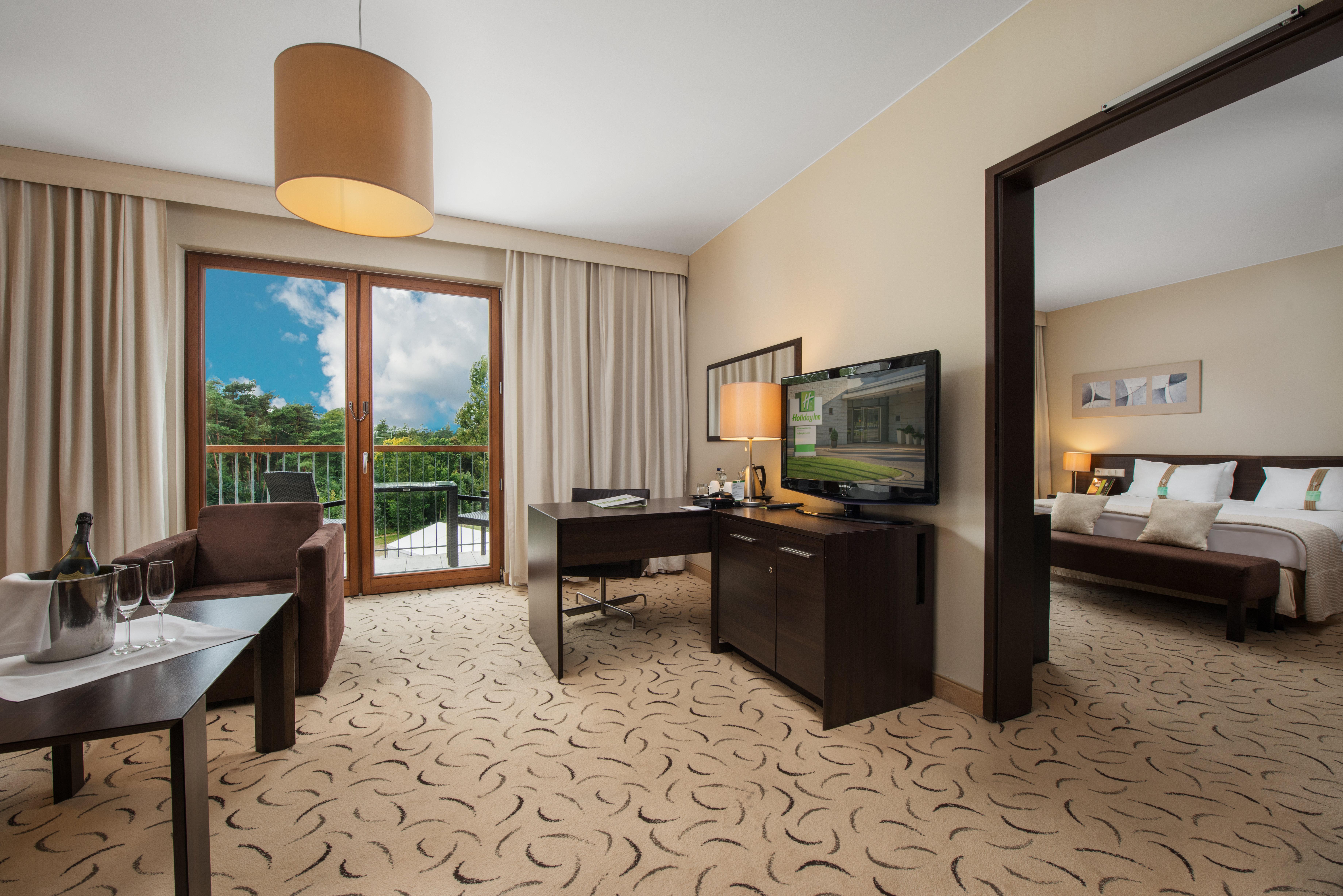 Holiday Inn Resort Warsaw Jozefow By Ihg מראה חיצוני תמונה