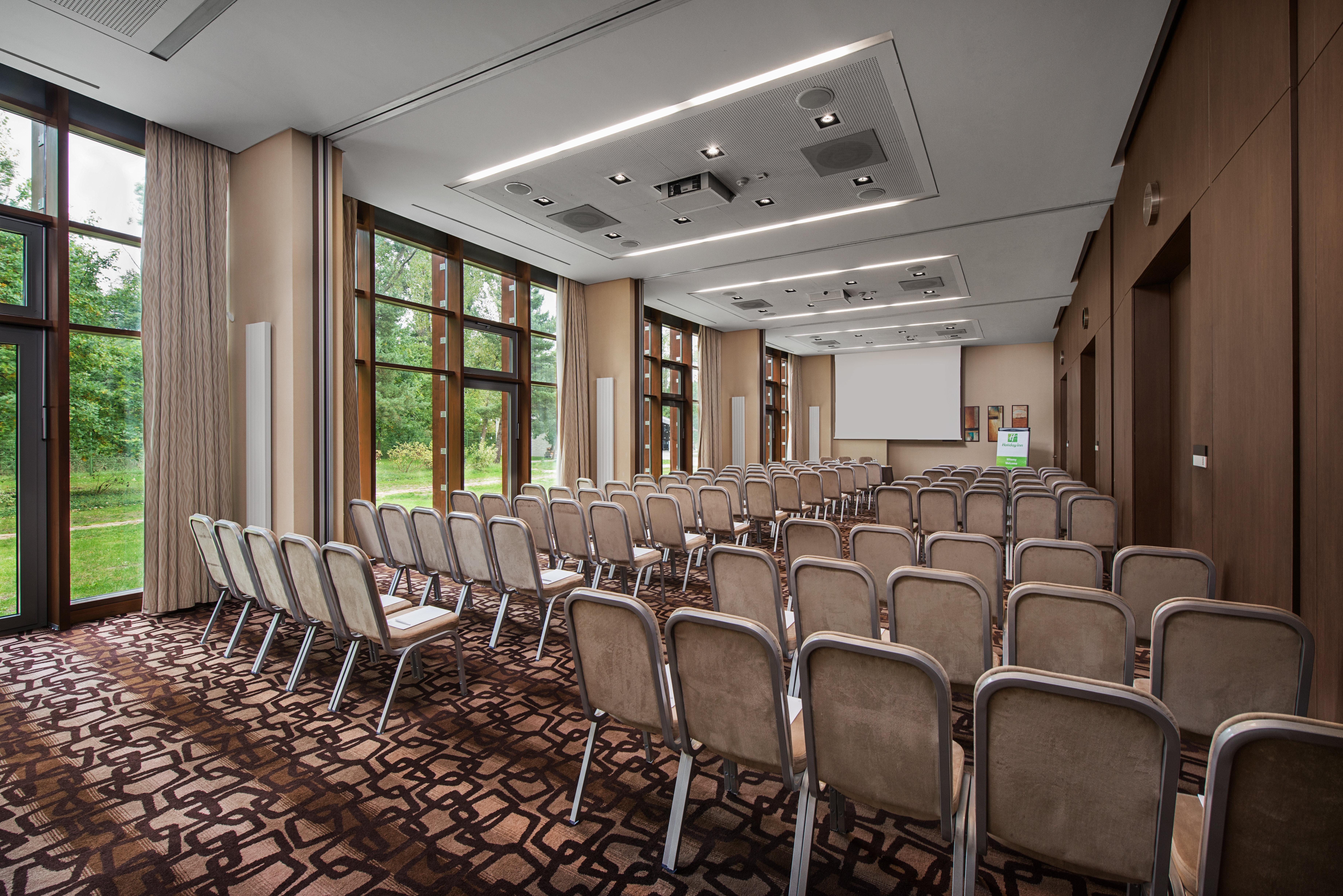 Holiday Inn Resort Warsaw Jozefow By Ihg מראה חיצוני תמונה